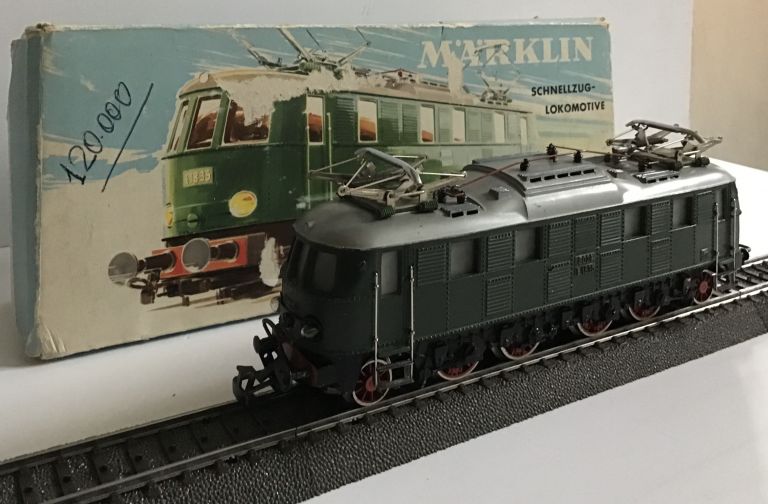 Marklin HO 3024.1 Electric loco E 18 db in original box