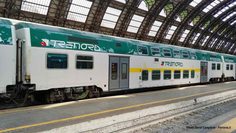 LIMA EXPERT HL 5055 FS set 2 carrozze Vivalto intermedie in livrea Trenord ep.VI