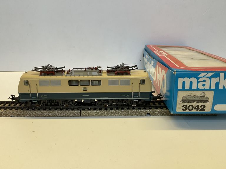 Marklin HO 3042 Locomotiva Elettrica BR 111 DB con scatola originale