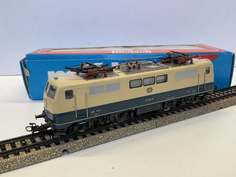 Marklin HO 3042 Locomotiva Elettrica BR 111 DB con scatola originale