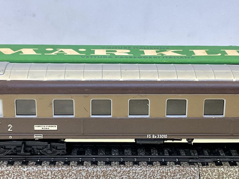 Marklin HO 4036 Carrozza passeggeri FS in lamierino illuminata, con scatola originale