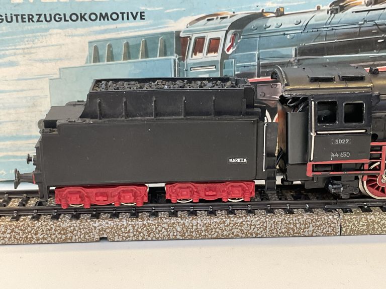 Marklin HO 3027.4 BR 44 DB steam locomotive with tender 01 97, rare, in original box