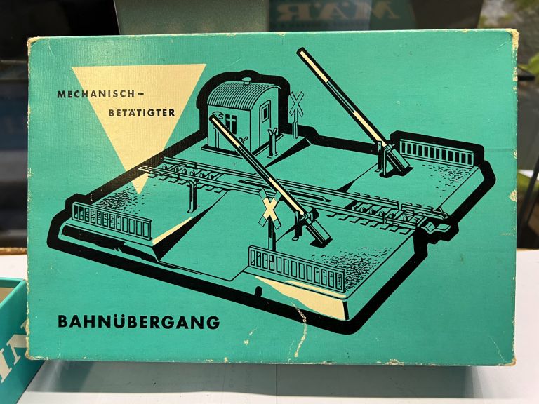 Marklin HO 7390 Level Crossing in original box