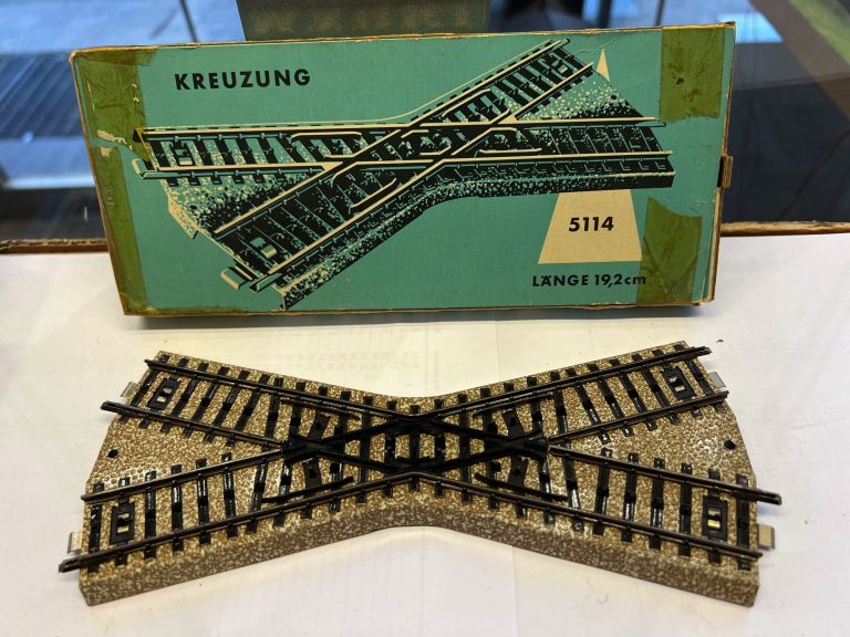 Marklin HO 5114 M Crossing 30 degree with original box (damaged)