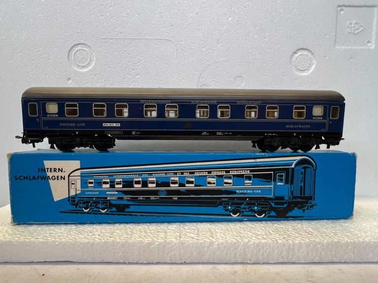 Marklin HO 4029  DB Express Train Sleeping Car in original box