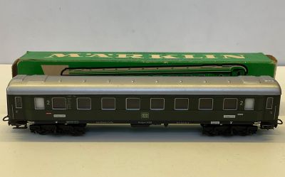 Marklin HO 4037  DB Express Train 2nd class Passenger Car with interior lights in original box Marklin