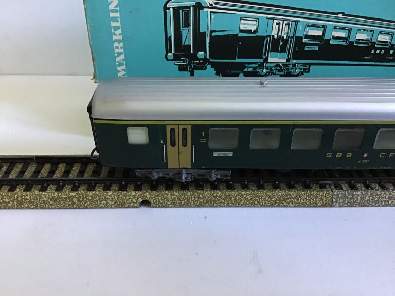 Marklin HO 4066 Carrozza per treno rapido 1a classe SBB in lamierino con scatola originale