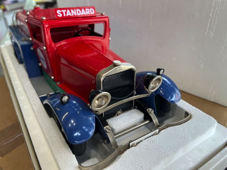 MARKLIN 1993 camion con cisterna "Standard"  in lamierino come nuovo