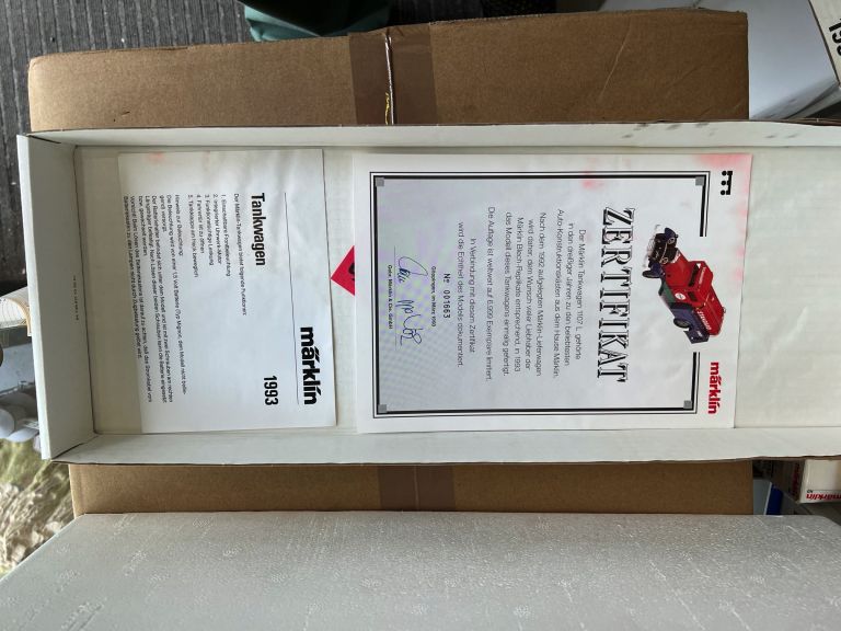 MARKLIN 1993 camion con cisterna "Standard"  in lamierino come nuovo