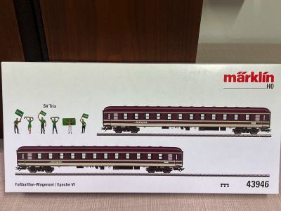 MARKLIN HO 43946 SET OF 2 FOOTBALL SUPPORTERS PASSENGER COACHES MARKLIN