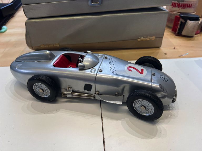 MARKLIN M. Fangio Auto Mercedes-Benz  in lamierino senza scatola originale