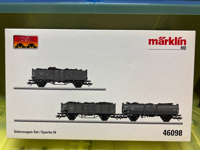 MARKLIN HO 46098 SET OF 3 FREIGHT CARS WITH WEATHERED LOAD, LIMITED EDITION.