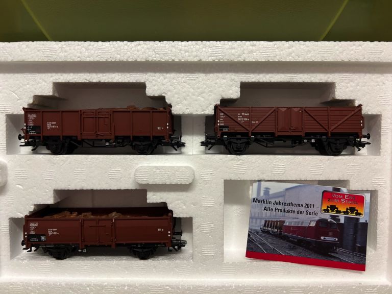 MARKLIN HO 46098 SET OF 3 FREIGHT CARS WITH WEATHERED LOAD, LIMITED EDITION.