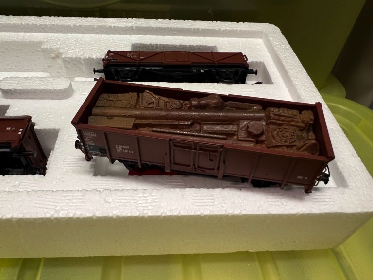 MARKLIN HO 46098 SET OF 3 FREIGHT CARS WITH WEATHERED LOAD, LIMITED EDITION.