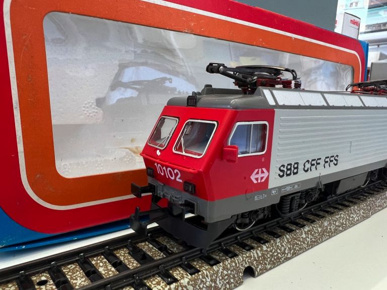 MARKLIN HO 3323 LOCOMOTIVA ELETTRICA Re 4/4 SBB OTTIMA CON SCATOLA ORIGINALE