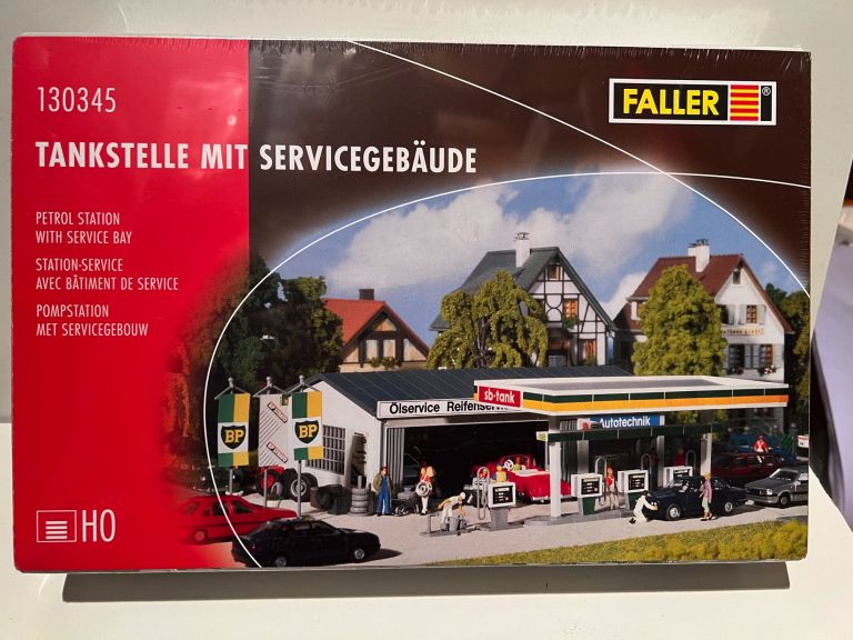 Faller HO 130345 Stazione di servizio BP