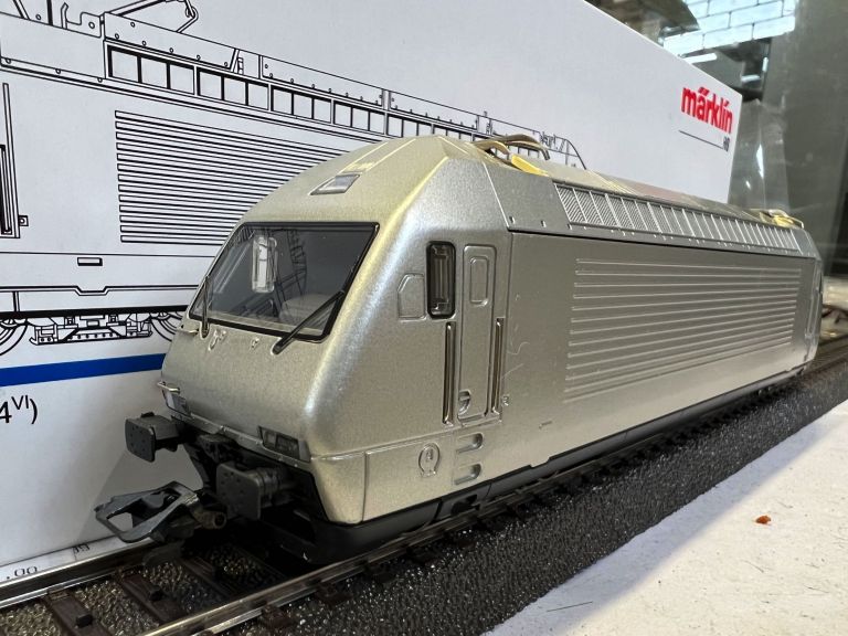MARKLIN HO 3461 RARA LOCOMOTIVA ELETTRICA SERIE METALL 460 SBB