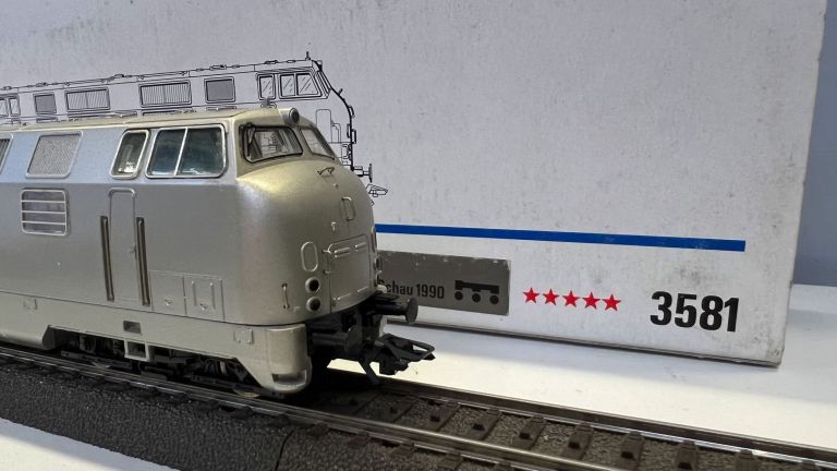 MARKLIN HO 3581 LOCOMOTIVA DIESEL BR 221 DB METALL EDITION COME NUOVA IN SCATOLA