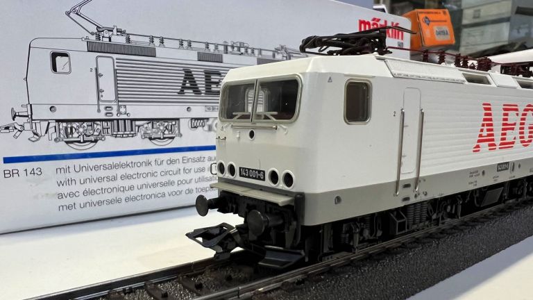 MARKLIN HO 3441 Electric Locomotive BR 143 DB "AEG" DELTA/DIGITAL