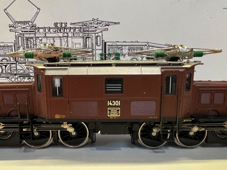 MARKLIN HO 3352 LOCOMOTIVA ELETTRICA SERIE Ce 6/8 SBB COCCODRILLO CON SCATOLA