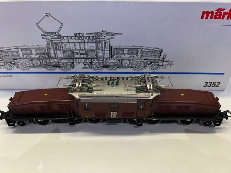 MARKLIN HO 3352 LOCOMOTIVA ELETTRICA SERIE Ce 6/8 SBB COCCODRILLO CON SCATOLA