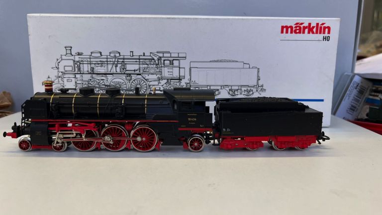 MARKLIN HO 3318 LOCOMOTIVA A VAPORE BR 18.4 DB OTTIMA CON SCATOLA ORIGINALE