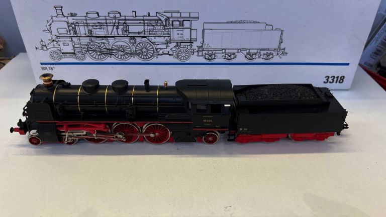 MARKLIN HO 3318 LOCOMOTIVA A VAPORE BR 18.4 DB OTTIMA CON SCATOLA ORIGINALE