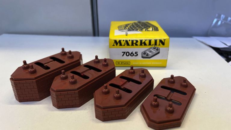 MARKLIN 7065 PILONE PER PONTE E RAMPA CURVA IN METALLO 0,5 CM. (5MM)