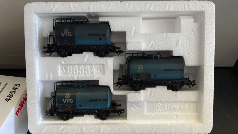 MARKLIN HO 46543 SET 3 CARRI CISTERNA "VTG"  INVECCHIATI COME NUOVI