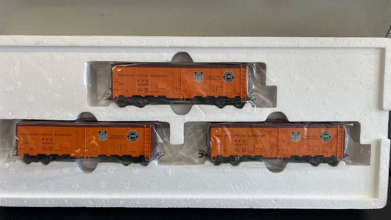 MARKLIN HO 45680 SET 3 CARRI BOX PAC. FRUIT EXPRESS