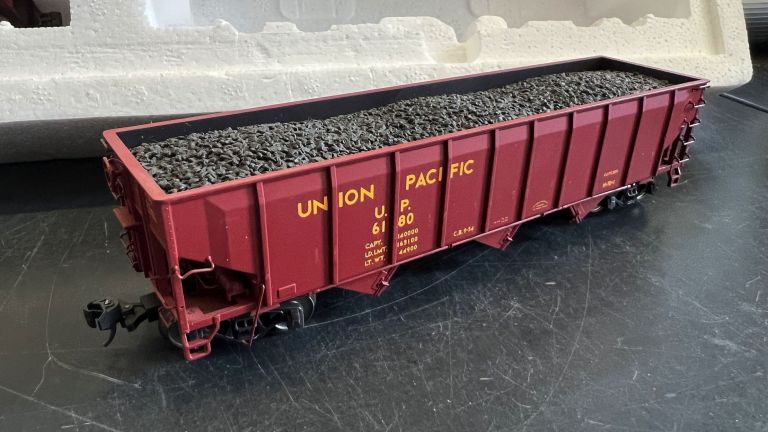 MARKLIN HO 45800 Car Set - 4 Hopper Cars.