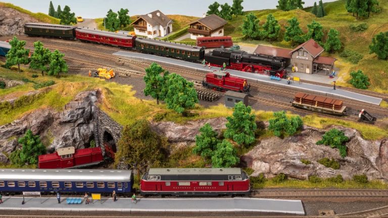 Noch 53610 Easy-Track Kit per plastico "Martinstadt"