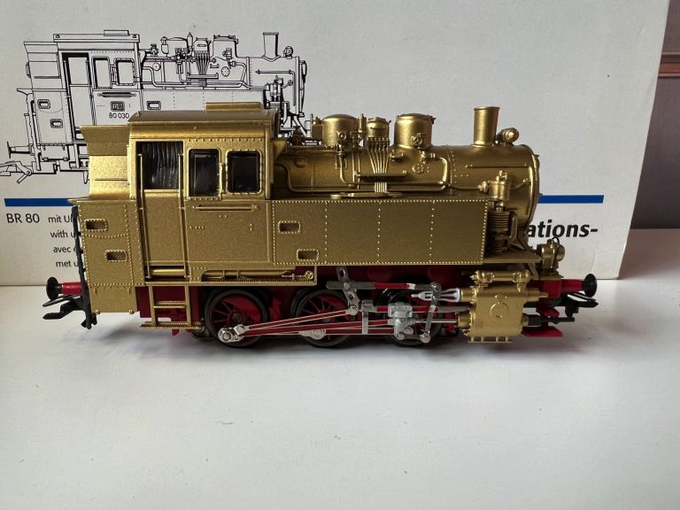Marklin HO 33049 Steam Locomotive BR 80 golden livery second hand like new