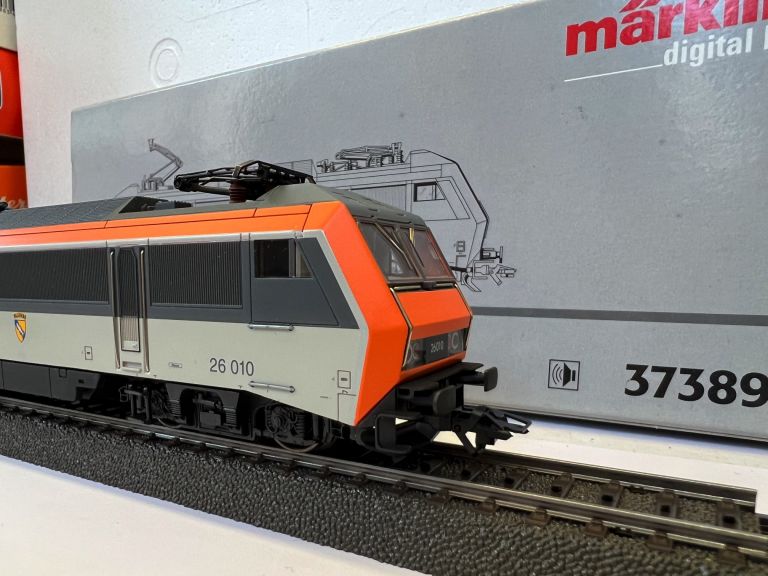 MARKLIN HO 37389 LOCOMOTIVA ELETTRICA SERIE 26000 SNCB DIGITAL SOUND OTTIMA