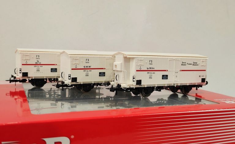 Rivarossi HR 6561 set of 3 refrigerated cars  FS 2 axles Hgb