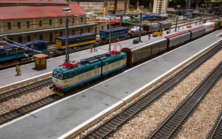 Rivarossi HR2967 FS, locomotiva elettrica E.655, 2a serie, livrea XMPR, ep. V-VI
