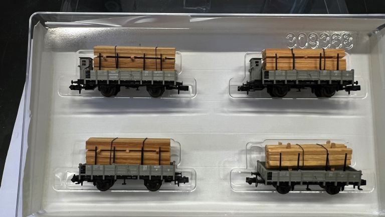 MINITRIX 15175 SCALA N SET 4 CARRI TRASPORTO LEGNO SVIZZERI IN OTTIMO STATO