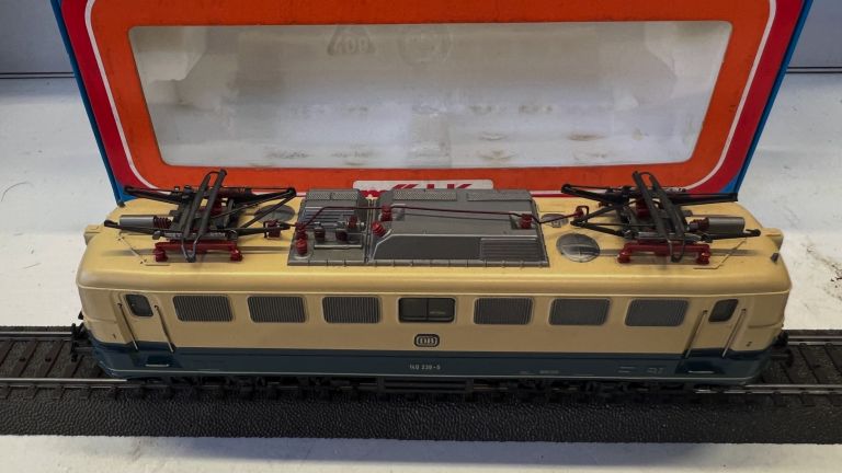 MARKLIN HO 3156 LOCOMOTIVA ELETTRICA E 140 239-5 DB SUPER CON SCATOLA ORIGINALE