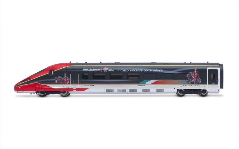 Arnold HN2620D FS Trenitalia, set base di 4 unit&agrave; del treno ad alta velocit&agrave; "Frecciarossa 1000", livrea pubblicitaria "Ducati", ep. VI con decoder digital DCC