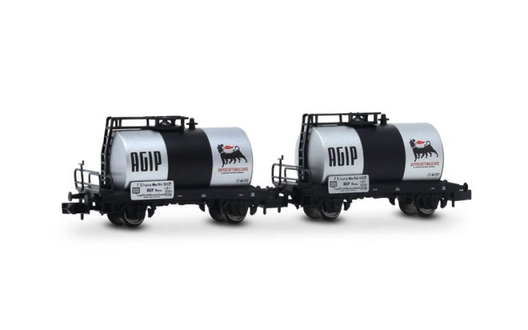 Arnold HN6700 FS, set di 2 carri cisterna a 2 assi "Agip", livrea argento, ep. III-IV