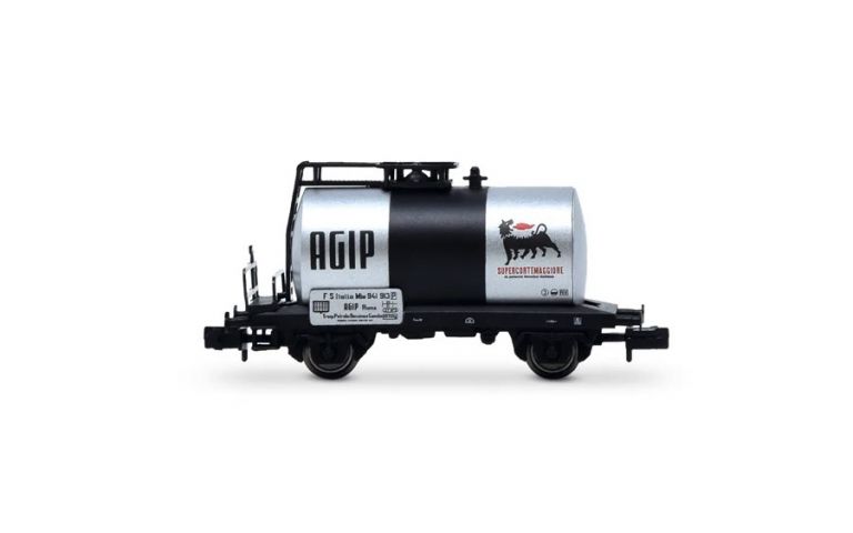 Arnold HN6700 FS, set di 2 carri cisterna a 2 assi "Agip", livrea argento, ep. III-IV