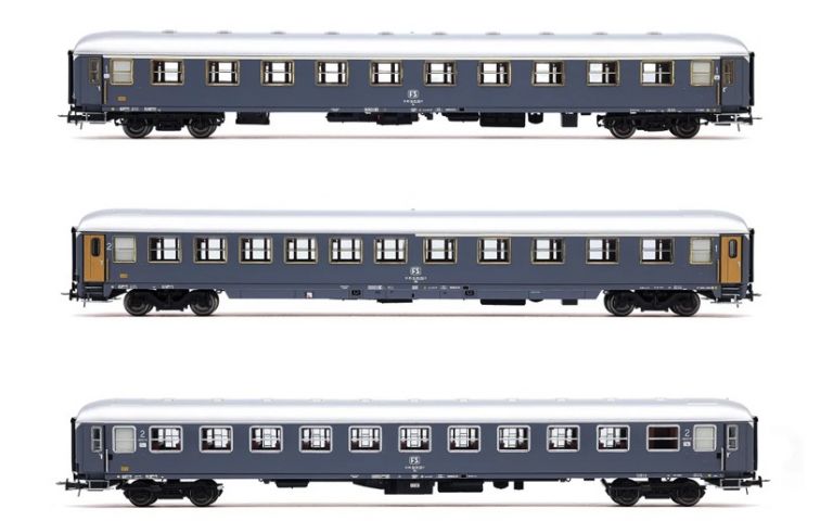 RIVAROSSI HO HR4412 FS, 3-unit pack of Exp 234/235 Remus Roma - Wien, UIC-X '68 couchettes + UIC-X '68 1st class + UIC-X '75 1st/2nd class, grey