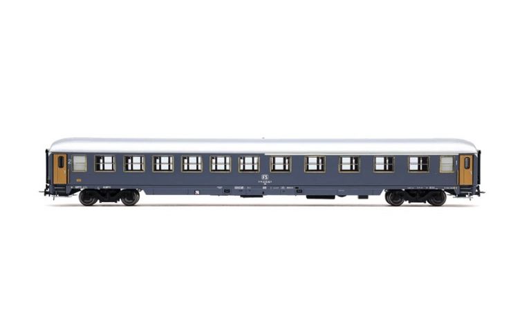 RIVAROSSI HO HR4412 FS, 3-unit pack of Exp 234/235 Remus Roma - Wien, UIC-X '68 couchettes + UIC-X '68 1st class + UIC-X '75 1st/2nd class, grey