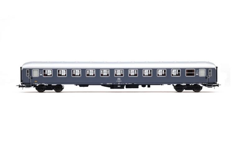 RIVAROSSI HO HR4412 FS, 3-unit pack of Exp 234/235 Remus Roma - Wien, UIC-X '68 couchettes + UIC-X '68 1st class + UIC-X '75 1st/2nd class, grey